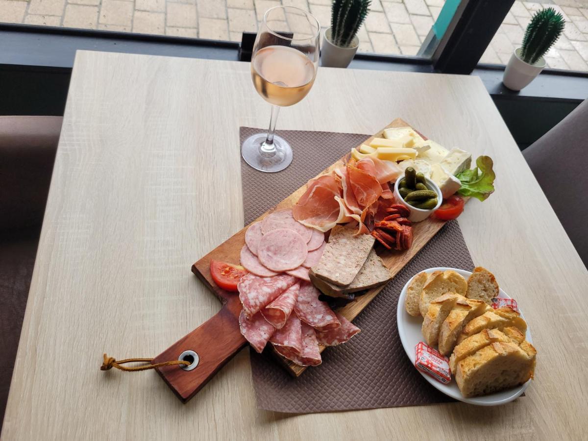 迪纳尔 Le Petit Montmartre酒店 外观 照片